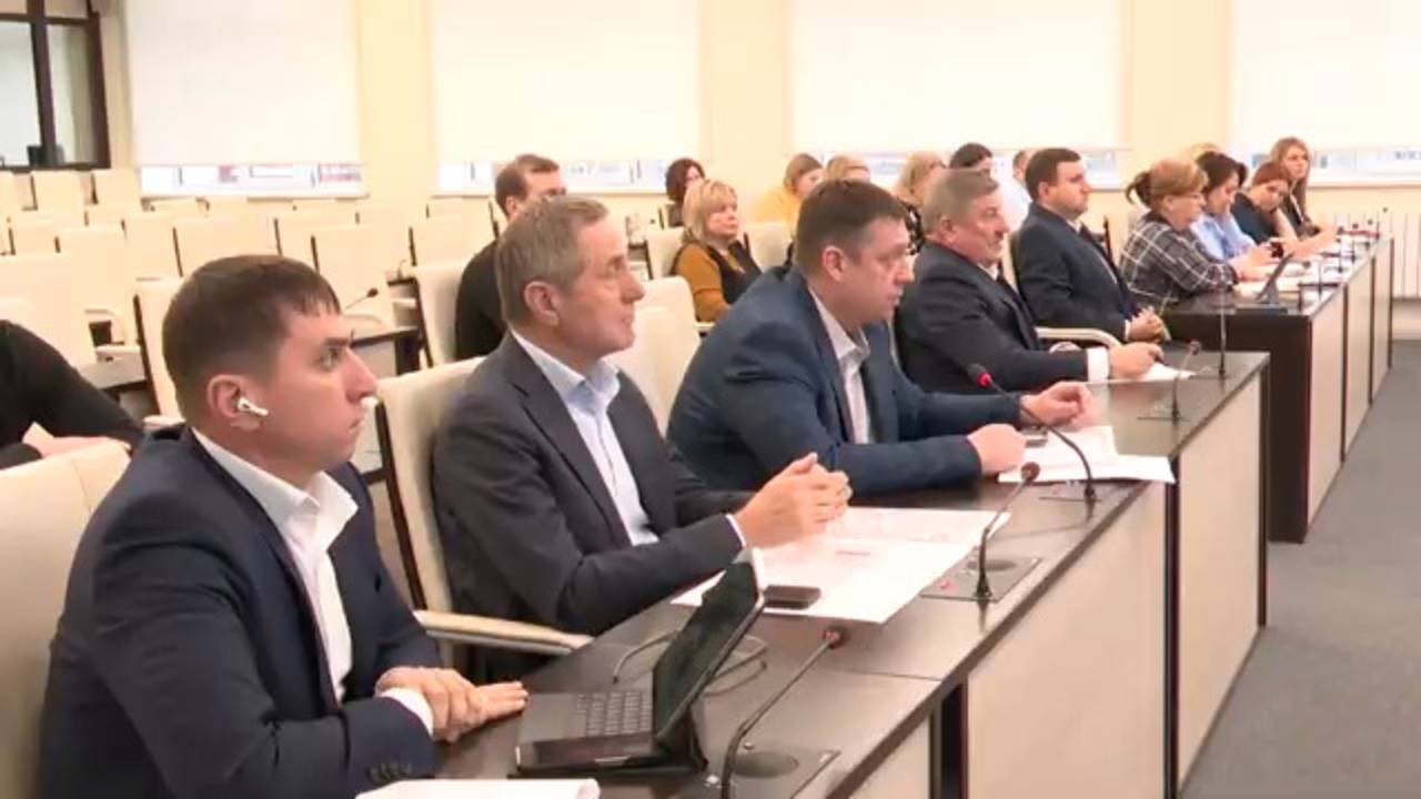 На оперативном совещании Главы Реутова обсудили устранение последствий снегопада 10.12.2024 смотреть онлайн