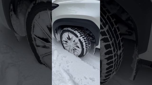 雪道走ったらヤリスクロスのホイールが白色になった！！ смотреть онлайн