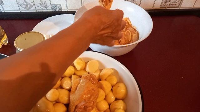 Запечена молода барабуля з курячим мясом. Це неймовірно смачно. смотреть онлайн
