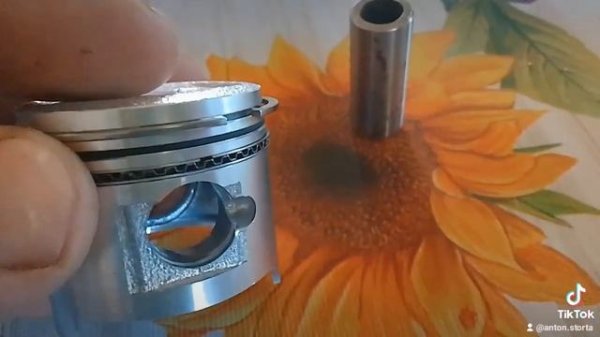 Замена поршневых колец на мопеде !