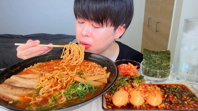 ASMR 辛辛魚と麻薬卵 Spicy Ramen EATING SOUNDS | 咀嚼音 | MUKBANG | 먹방 смотреть онлайн