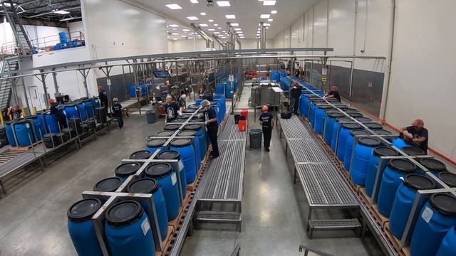 Sriracha How It's Made - Inside Huy Fong Foods смотреть онлайн