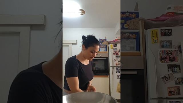 אורז עם מלא ירק וקוביות בשר - בשמו הבוכרי חלטי בחש - זה מבושל בשקית קוקי בסיר מים. смотреть онлайн