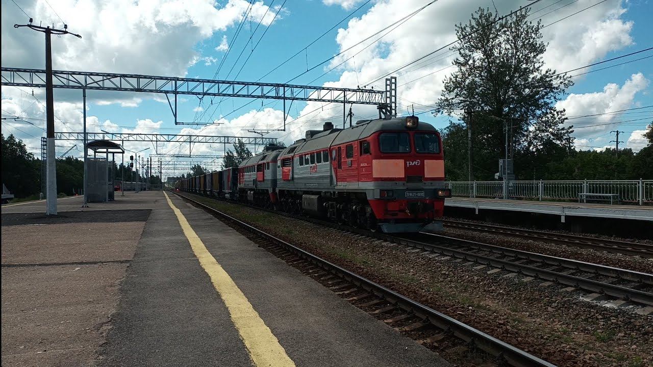 Неполный 3М62У-0095 с хозяйственным поездом, станция Сиверская смотреть онлайн