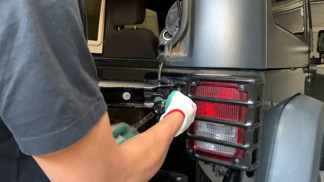 MORryde Heavy Duty Tailgate Hinges Installation on 2013 JK JEEP Wrangler смотреть онлайн