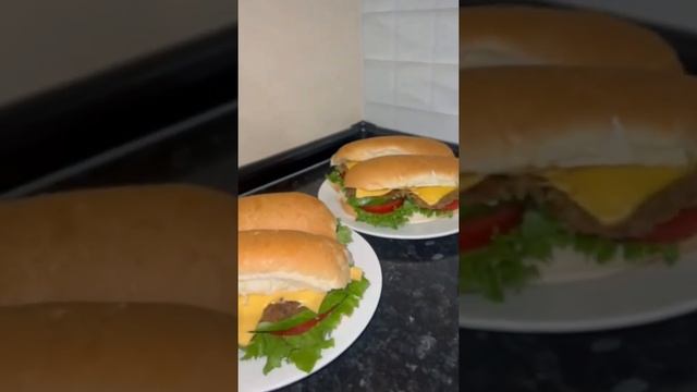 Самый легкий способ приготовить БУРГЕР дома🍔 смотреть онлайн