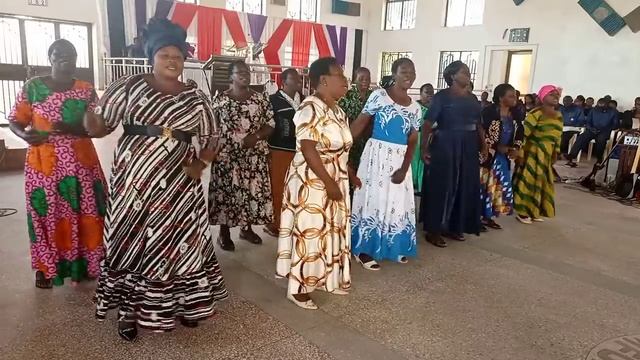UMOJA WA AKINA MAMA CHAKI WAKIMTUKUZA MUNGU IBADA YA TAREHE 22.05.2022 смотреть онлайн