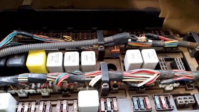 MITSUBISHI FUSO FUSE BOX LOCATION.