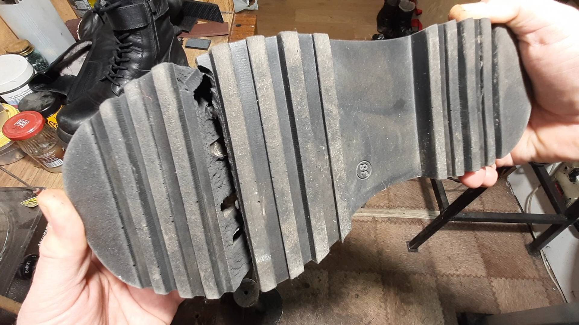 Лопнула подошва на сапогах Показываю как исправить своими руками дома. смотреть онлайн