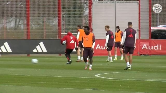 Бавария Мюнхен / Полная тренировка Венсана Компани (2024) смотреть онлайн