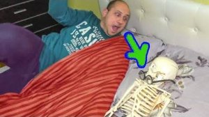 КОЛЯ и СКЕЛЕТ vs ТОЛИК. БРАТ СТЫРИЛ ВСЕ КОЛИНЫ КНОПКИ. НЕРФ БРОС ШОУ