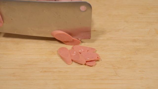 炒面很多人第一步就错了，难怪粘锅成坨不入味，大厨教你正确做法。炒面千万不要下锅直接炒，炒之前多做一步，面条劲道好吃入味不粘锅，炒面怎么炒才最好吃？怎么炒面条，不起坨不粘锅，颜色均匀#炒面 #鸡蛋炒面 смотреть онлайн