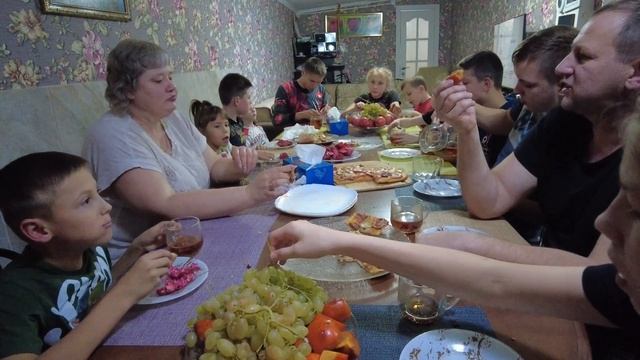 Мукбанг семейный\Пицца на ужин. смотреть онлайн