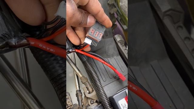 NSDrs2500 on SCX6 this is how I’m running directly to a 3s lipo. смотреть онлайн