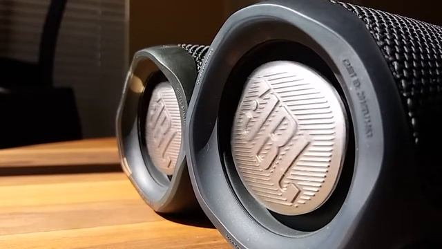2x JBL Flip 5 Bass Test 100% Volume [ Perfect Focus ]