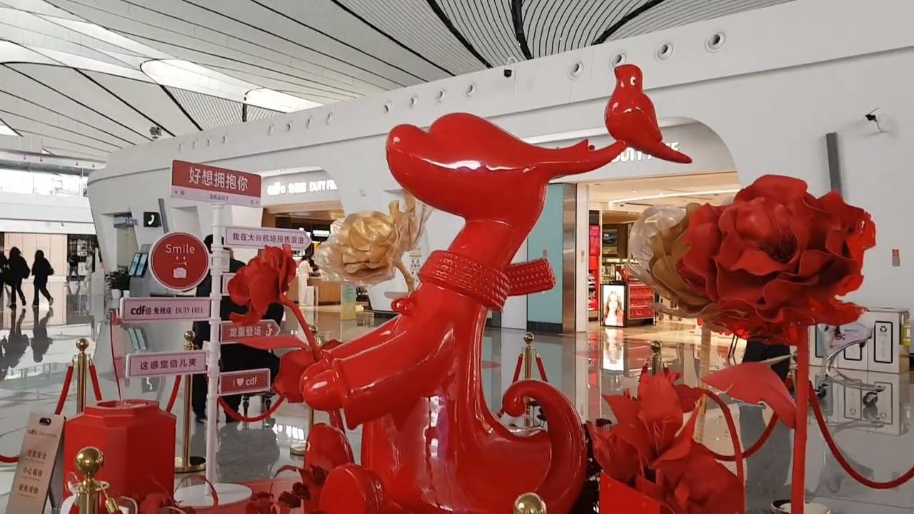 Аэропорт Дасин в Пекине. Самый большой аэропорт в мире. Транзитная зона. Апрель 2024 год. смотреть онлайн