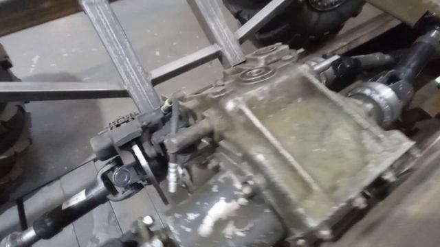 Экспериментальный вездеход "Восток"! Рама, трансмиссия, лебедка. Часть 1. смотреть онлайн