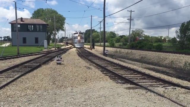 Memorial Day 2015, Illinois Railway Museum, Nebraska Zephyr pulls into the station. смотреть онлайн