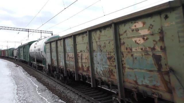 Электровоз ВЛ80С-1126/1556 с грузовым поездом смотреть онлайн