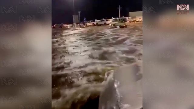 Weather is going crazy! Thunderstorm, hail and flood in Najran, Saudi Arabia. смотреть онлайн