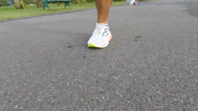 NEW BALANCE FuelCell SuperComp Trainer v2 ทดสอบวิ่ง смотреть онлайн