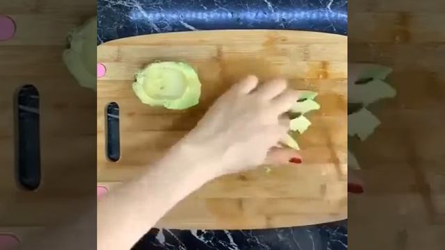 Рецепт Вкуснейшего салата из рыбы и авокадо смотреть онлайн