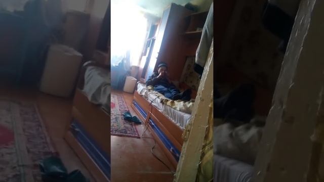 Далбаёп дрочит айфон. смотреть онлайн