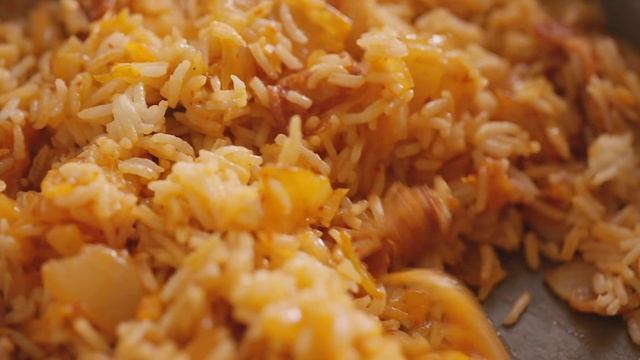 Easy KIMCHI FRIED RICE! Must-try Kimchi Fried Rice Recipe смотреть онлайн