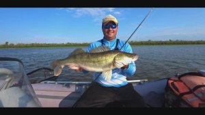 Летнее скопление судака в яме !Бешеные поклёвки судака летом!