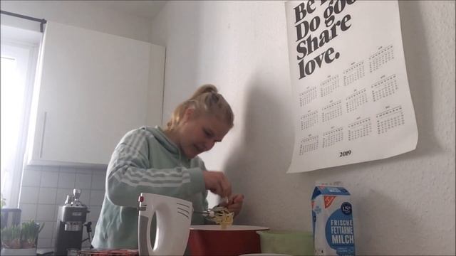 UHC Damen - Corona Spezial - Seifes Himbeer - weiße Schokolade Muffins смотреть онлайн