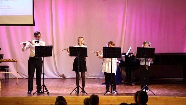 1 П. Чайковский Сюита из балета Щелкунчик, исп. Ансамбль флейт "Квартоль" смотреть онлайн