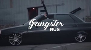 Едет катится заниженная Приора