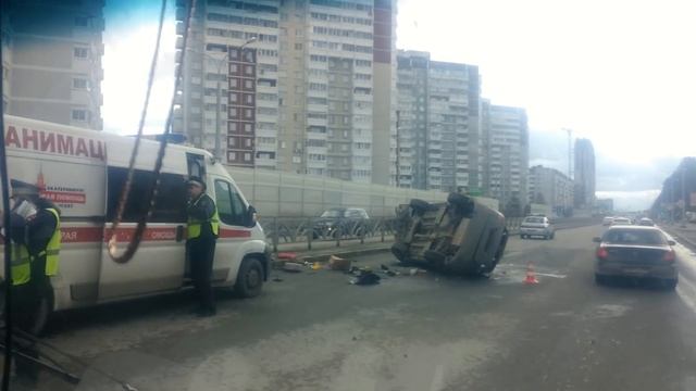 Hyundai-перевёртыш на Краснолесья смотреть онлайн