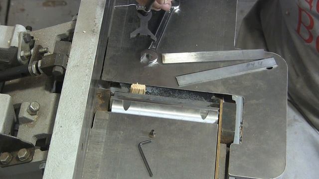 Как выставить фуговальные ножи на станок WARRIOR WO-108. Installing And Setting Knives In Jointer