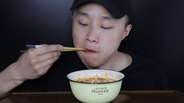 MY FIRST ASMR VIDEO!!!))KUKSI EATING SOUNDS MUKBANG RUSSIAN KOREAN FOOD смотреть онлайн