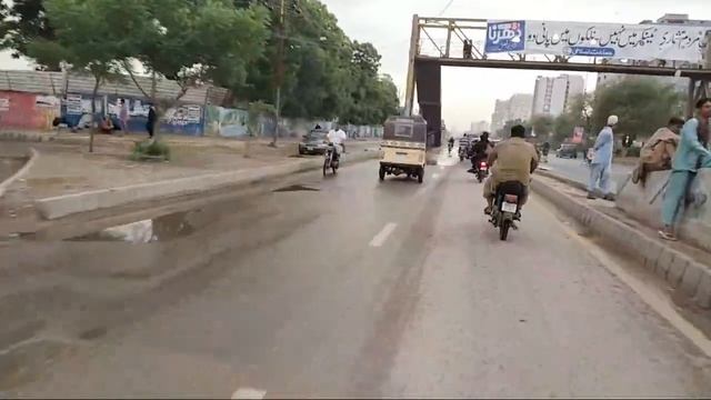 Karachi Road Situation After, During Rain | Moto VLog ShareaePakistan @focus with fahim смотреть онлайн