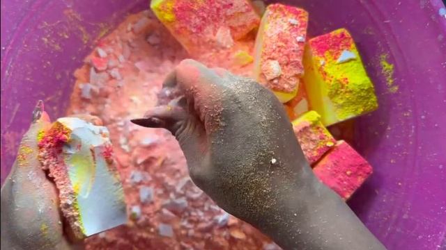 Gym Chalk With Pink & Neon Yellow On Top | Oddly Satisfying | Crunchy Gym Chalk | Blueberiii