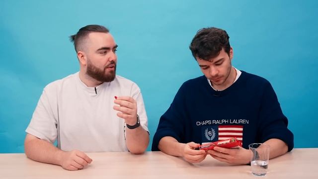 British Idiots Try BANNED American Candy смотреть онлайн
