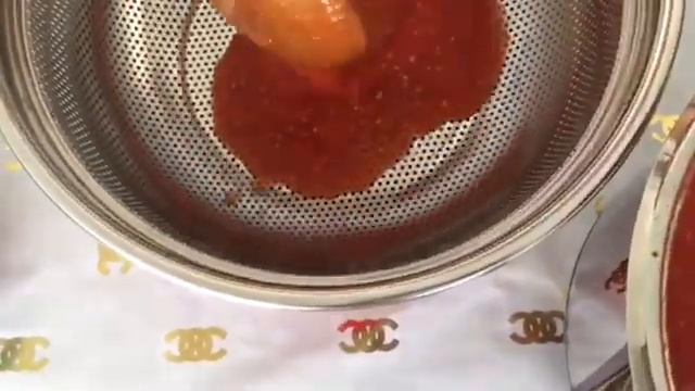 Pomidor şirəsi. Süfrəyə və yeməklər üçün çox ləzzətli pomidor soku.Томатный сок своими руками смотреть онлайн