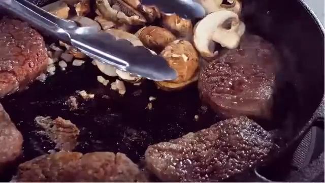 STEAK DIANE" One of my favorite classic dinner recipes is Steak Diane" смотреть онлайн