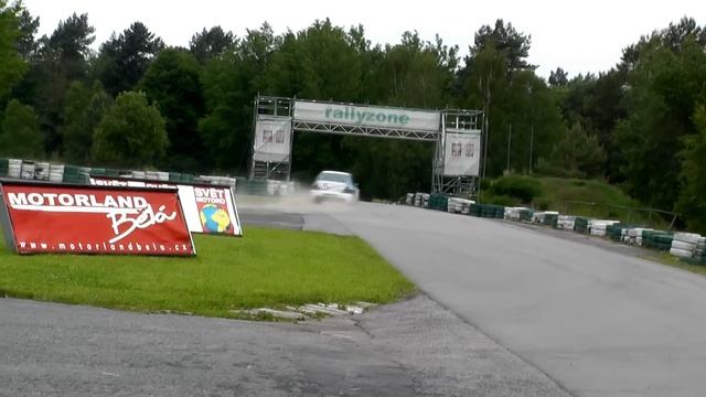 Rally - test Mitsubishi EVO 9 - Matěj EHL смотреть онлайн
