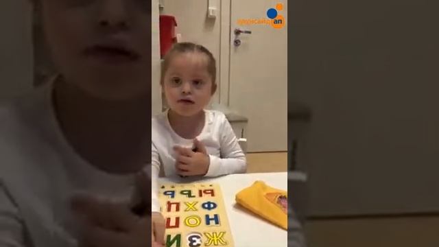 📘Курс Учимся читать с логопедом Блок1 Видео4 Узнавание и называние букв с использованием азбуки смотреть онлайн