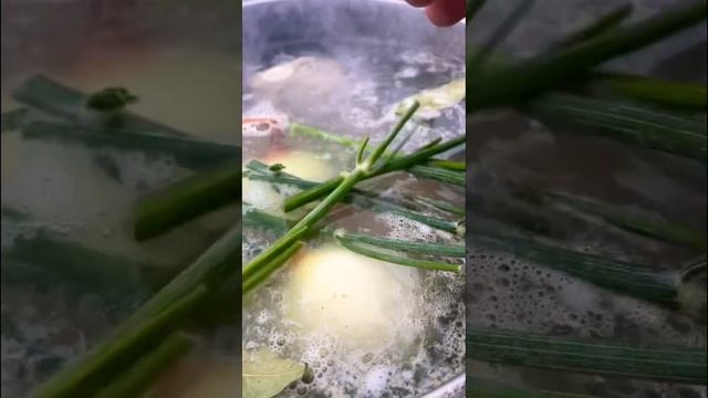 Праздничный куриный бульон с костерка 🫠 #фудчелендж #костер #дача # food #asmr смотреть онлайн