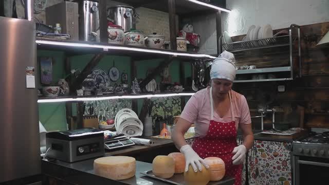 БАНДАЖИРУЮ ПАРМЕЗАН ЖИРОМ смотреть онлайн