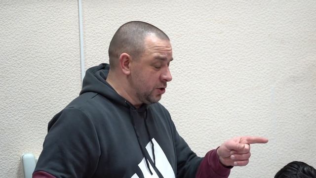 Татаров допомагає переслідувати його за вказівкою Вадима Слюсарєва, який тісно пов'язаний з РФ смотреть онлайн