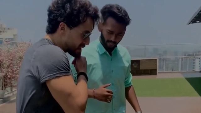 "Choti Bachi Ho Kya"|Mimicry Guy With Tiger Shroff |choti bachi ho kya funny meme | Tiger Shroff | смотреть онлайн