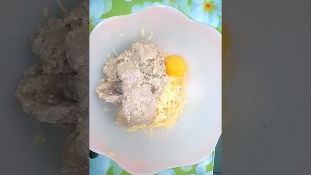 Картофельное пюре с рыбными котлетками. смотреть онлайн