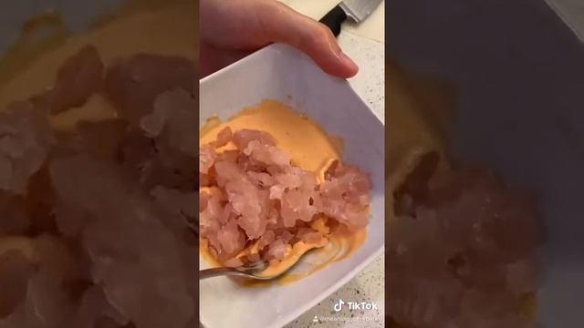 ВКУСНЕЙШИЙ РОЛЛ СПАЙСИ ТУНА смотреть онлайн