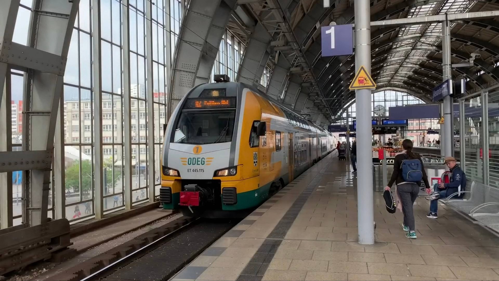 Поезда и железная дорога для детей 🚉 Развивающее видео смотреть онлайн