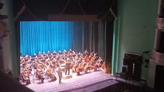 П. Чайковский. "Русский танец" для скрипки с оркестром. Солист - Сергей Костылев (БСО, Москва) смотреть онлайн